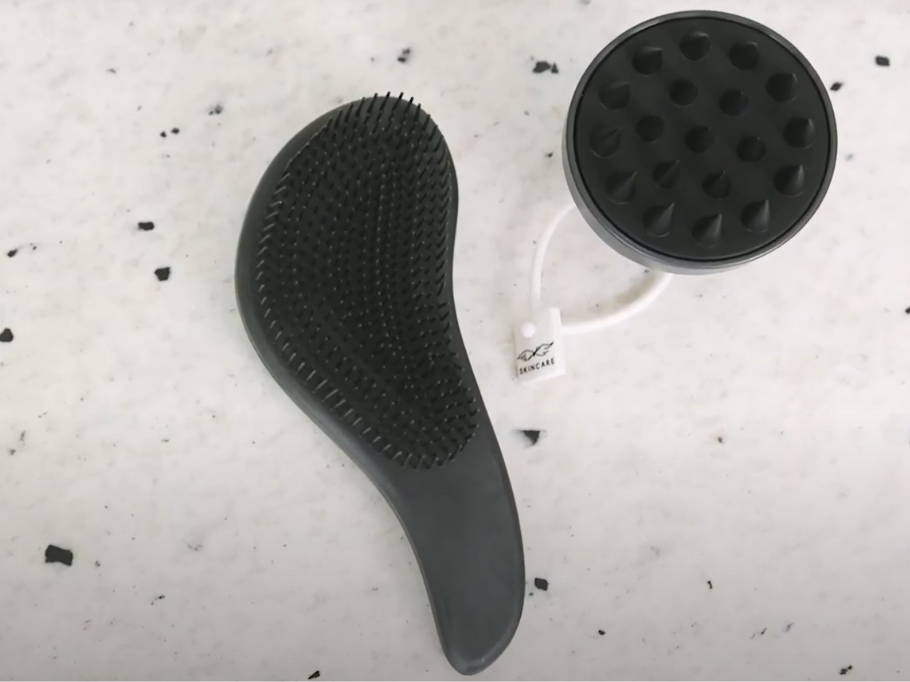 The Benefits of Using a Scalp Exfoliation Brush